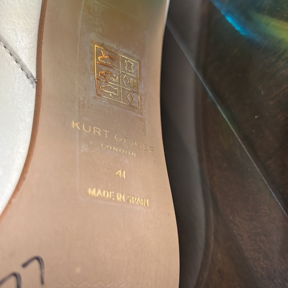 KURT GEIGER LONDON
RAINBOW STRUT WHITE LEATHER BOOTS - Picture 12 of 15